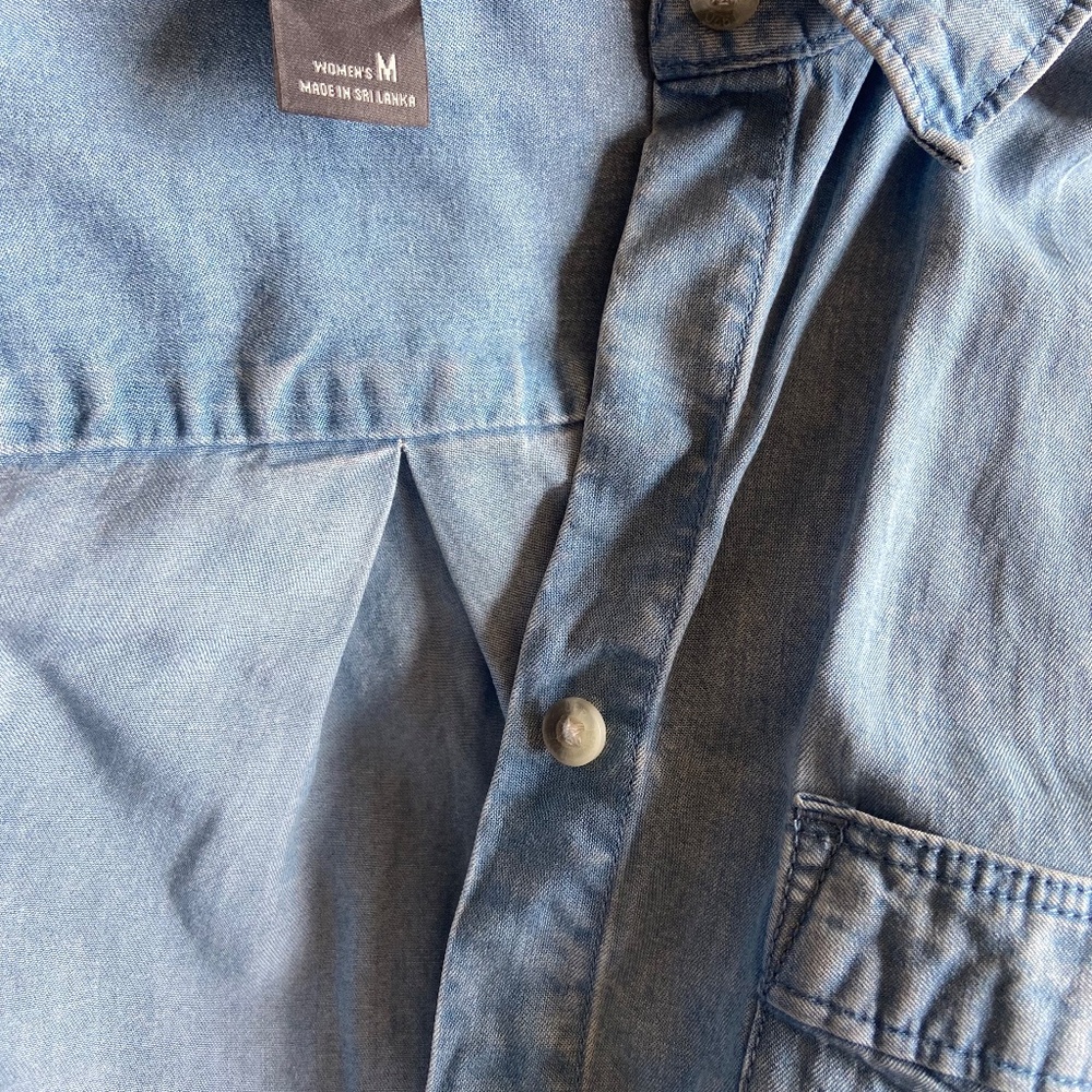 Eddie Bauer Women's Medium Denim Longsleeve Shirt